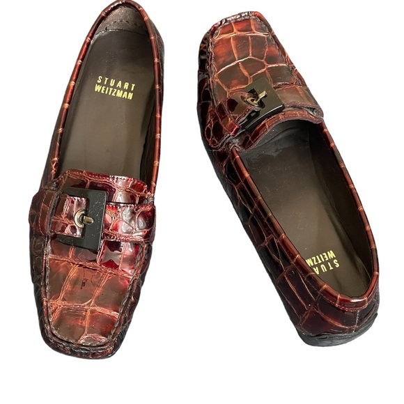 STUART WEITZMAN Maroon Leather
Crocodile Embossed Loafers with Buckle. Size 5.5M - Picture 1 of 13